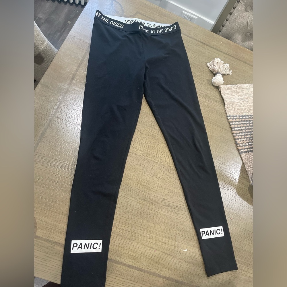 lPANIC AT DISCO Concert LEGGINGS Womens MED Death Of Bachelor Tour Shirt Pants M